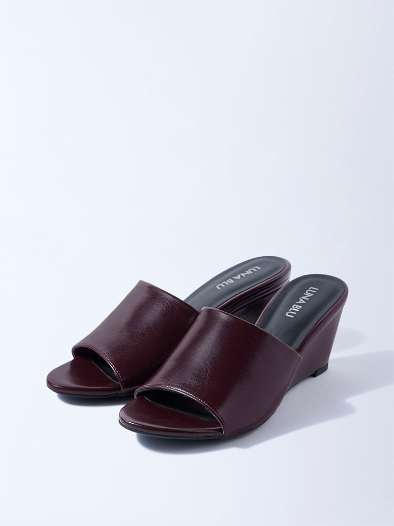 LUNA BLU Burgundy Wedge-Heel Sandals