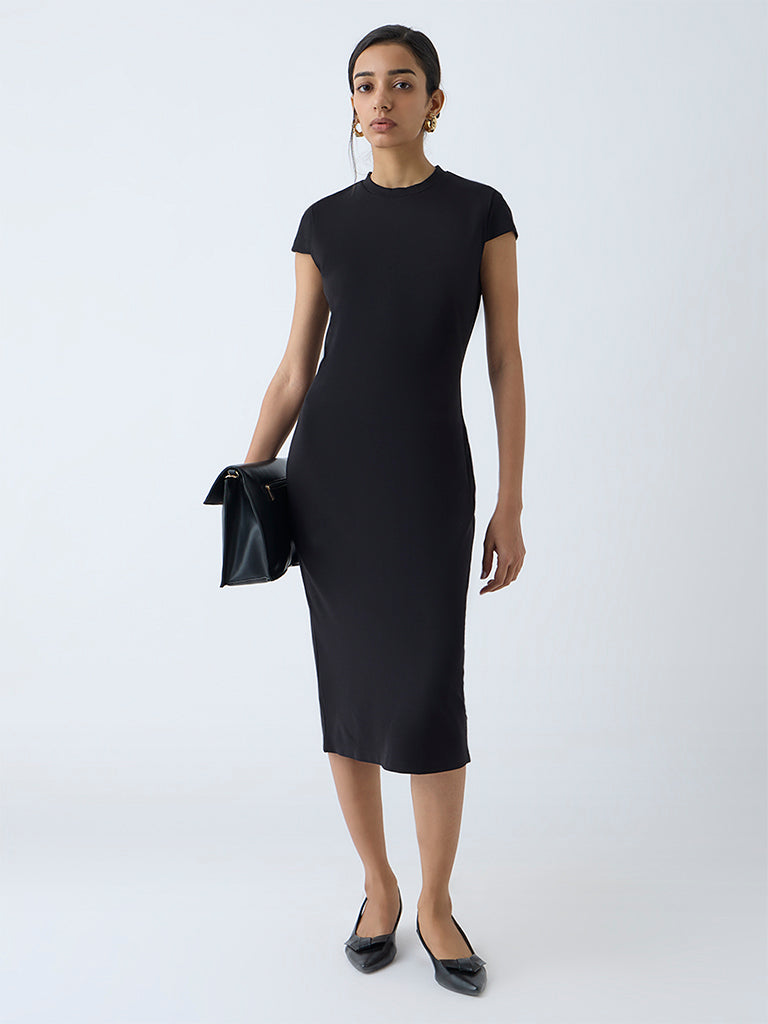 Wardrobe Black Solid Straight Dress