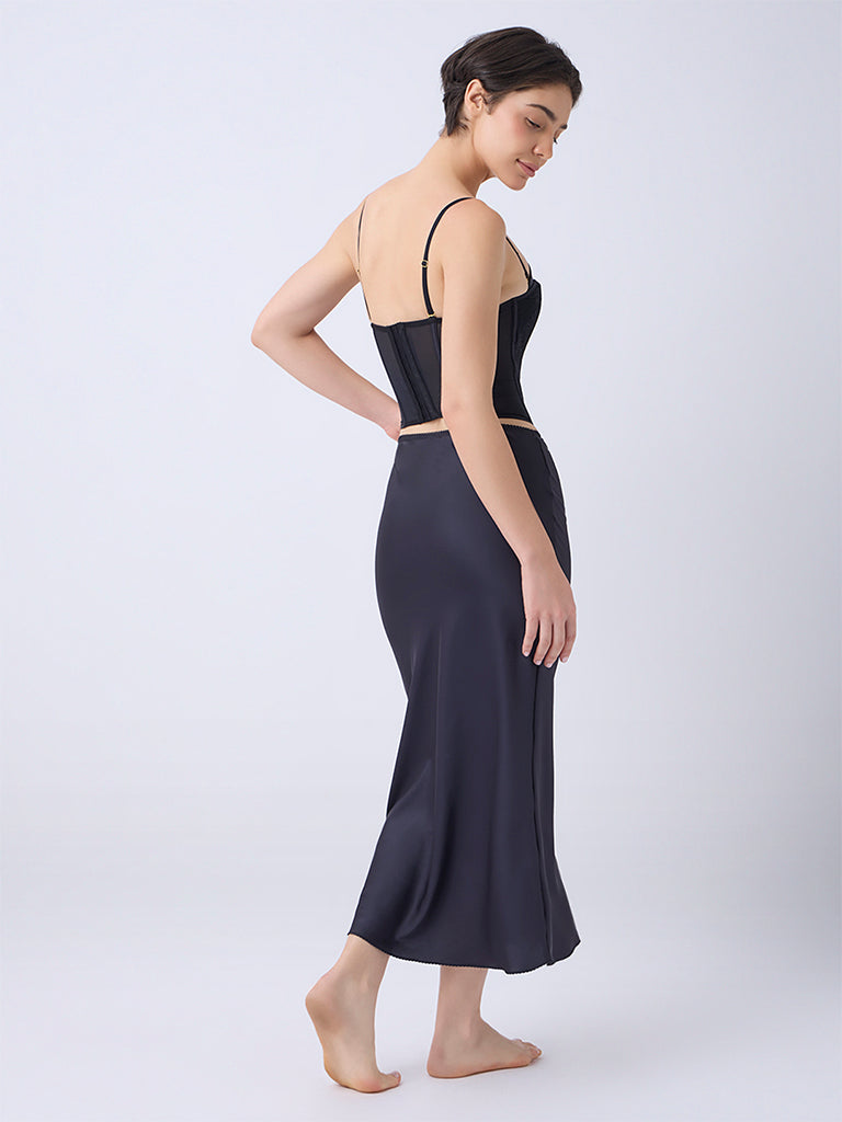 Wunderlove Black Solid High-Rise Satin Skirt