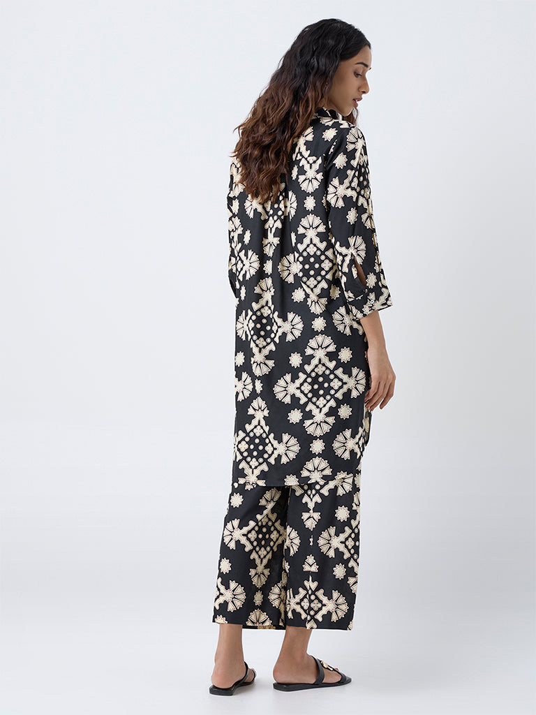 Utsa Black Geometric Printed A-Line Kurta