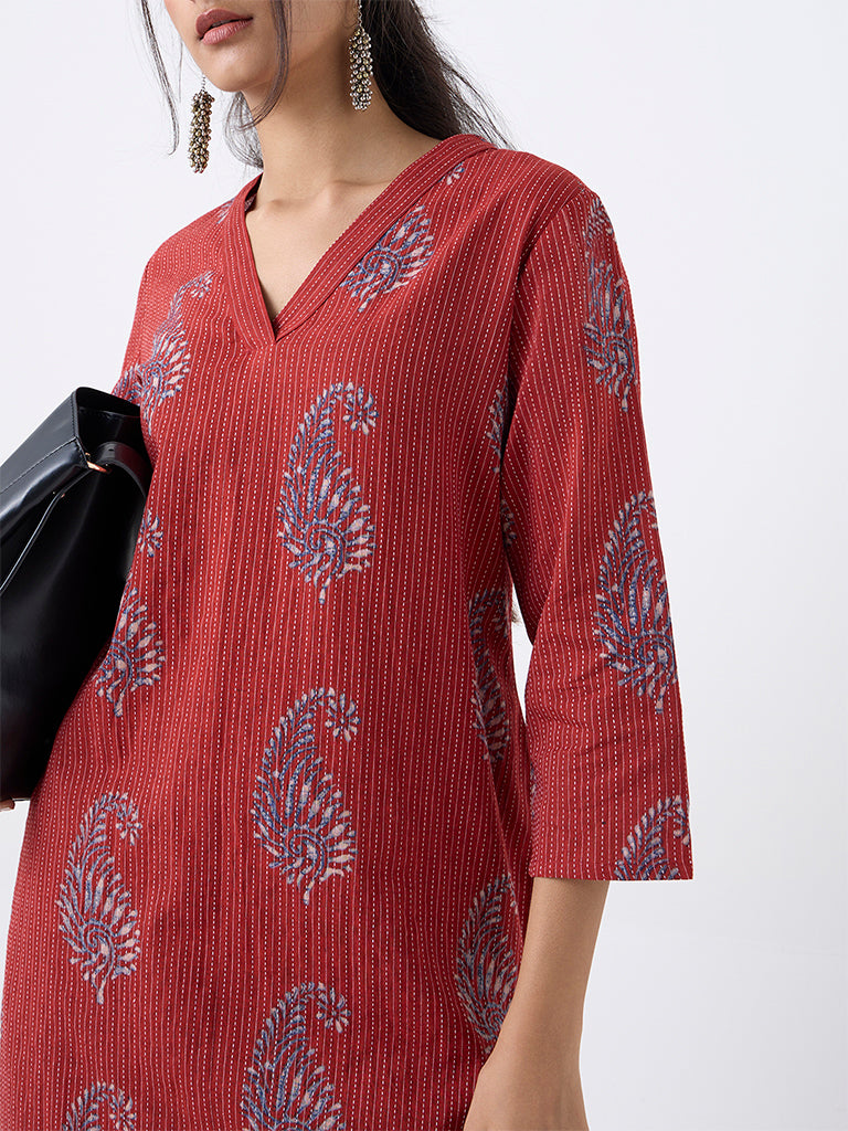 Utsa Maroon Paisley Design Cotton-Blend Straight Kurta