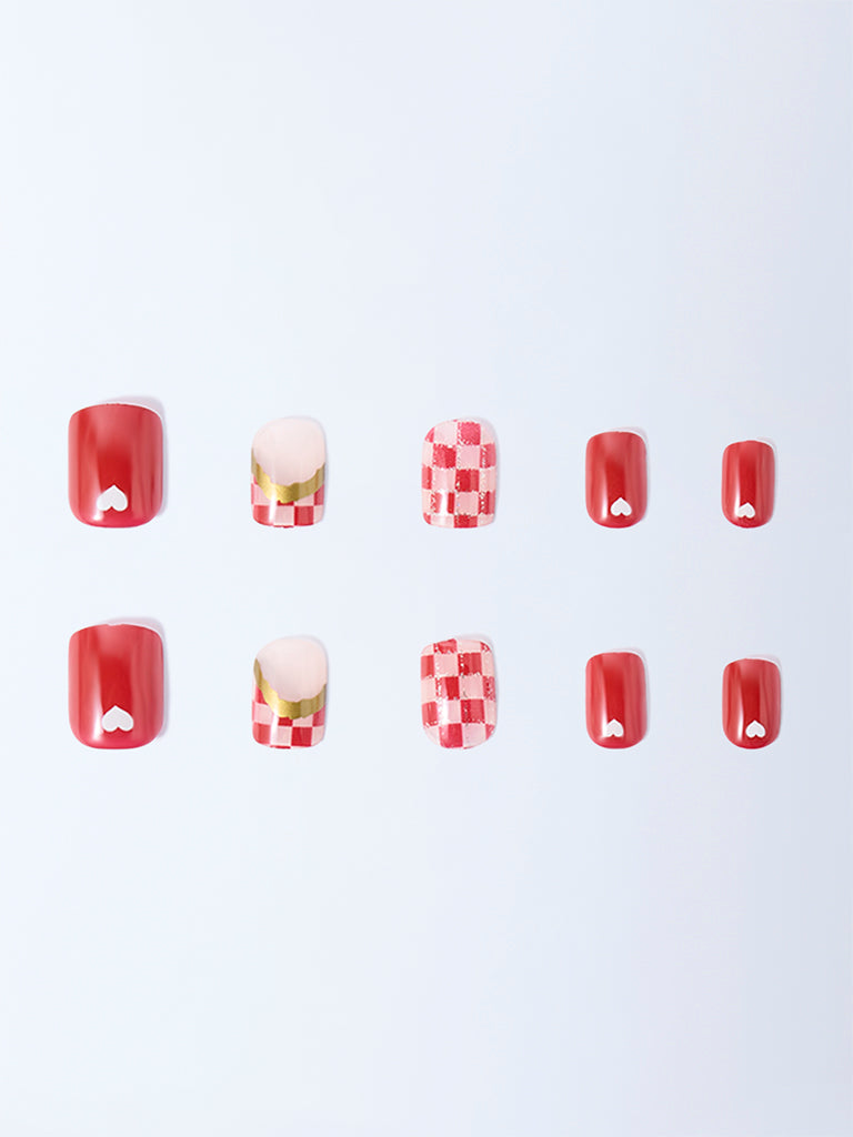 Studiowest Holiday Themed Press-On Nail Set