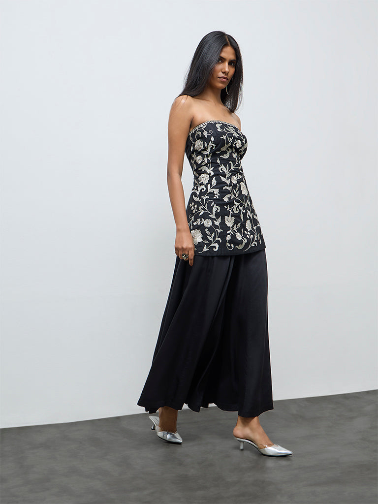 Vark Black Floral Embroidered Tube Top