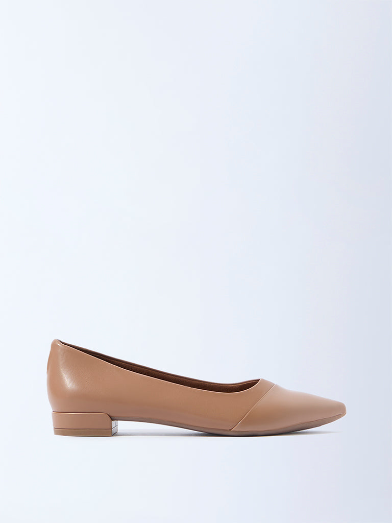 LUNA BLU Brown Pointed Toe Ballerinas