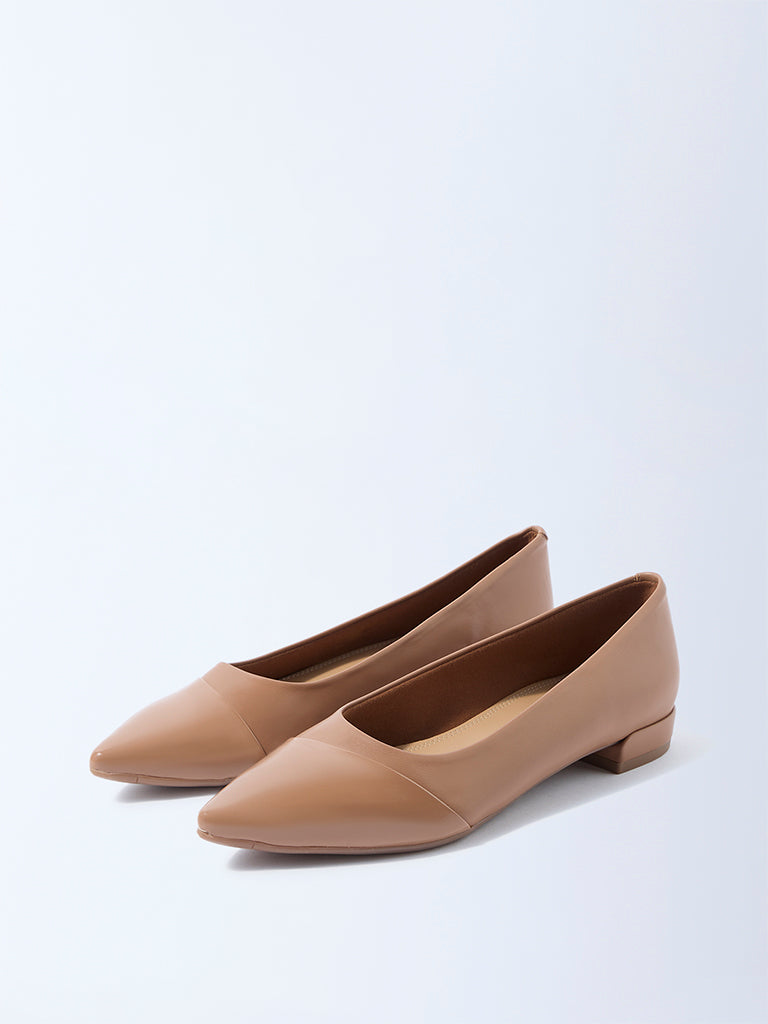 LUNA BLU Brown Pointed Toe Ballerinas