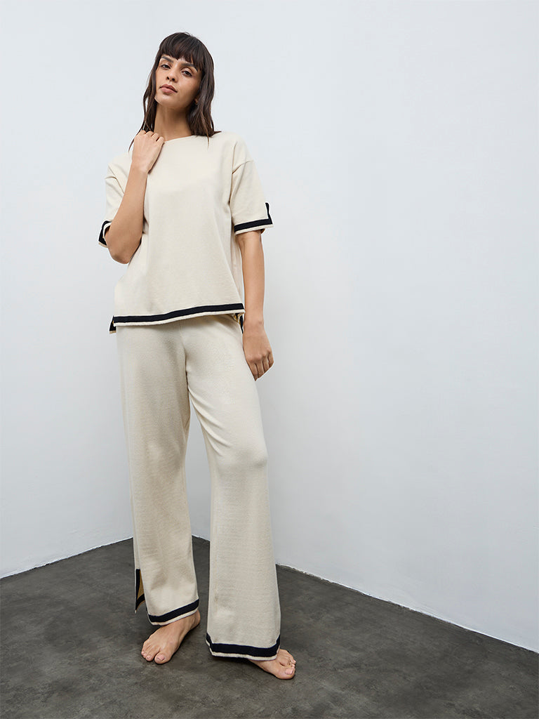 Wunderlove Off-White Contrast-Detailed Top