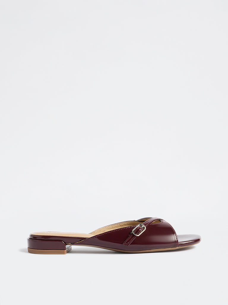 LUNA BLU Burgundy Buckle Detailed Sandals