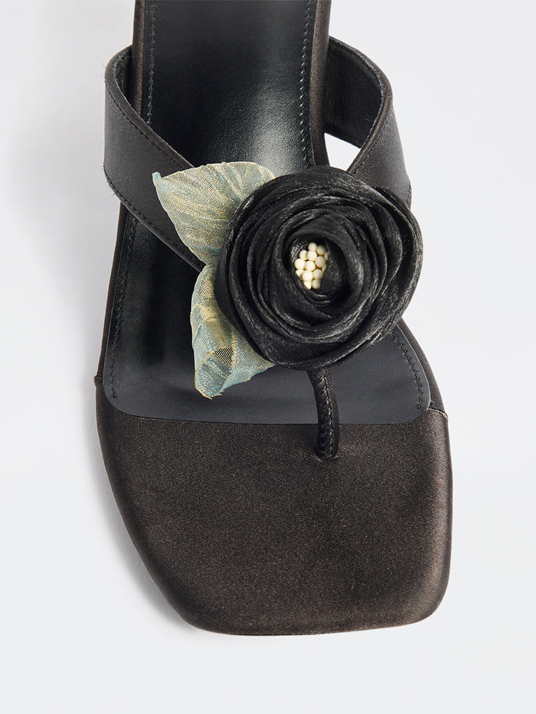 LUNA BLU Black Rose-Detailed Sandals