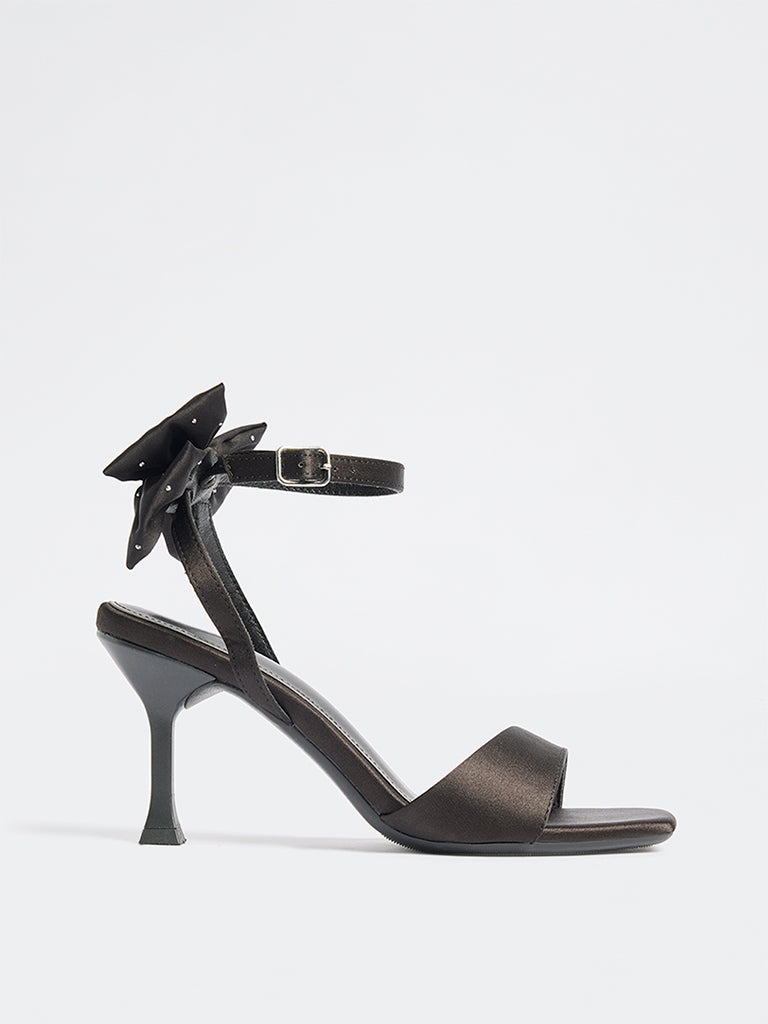 LUNA BLU Black Bow Detailed Sandals