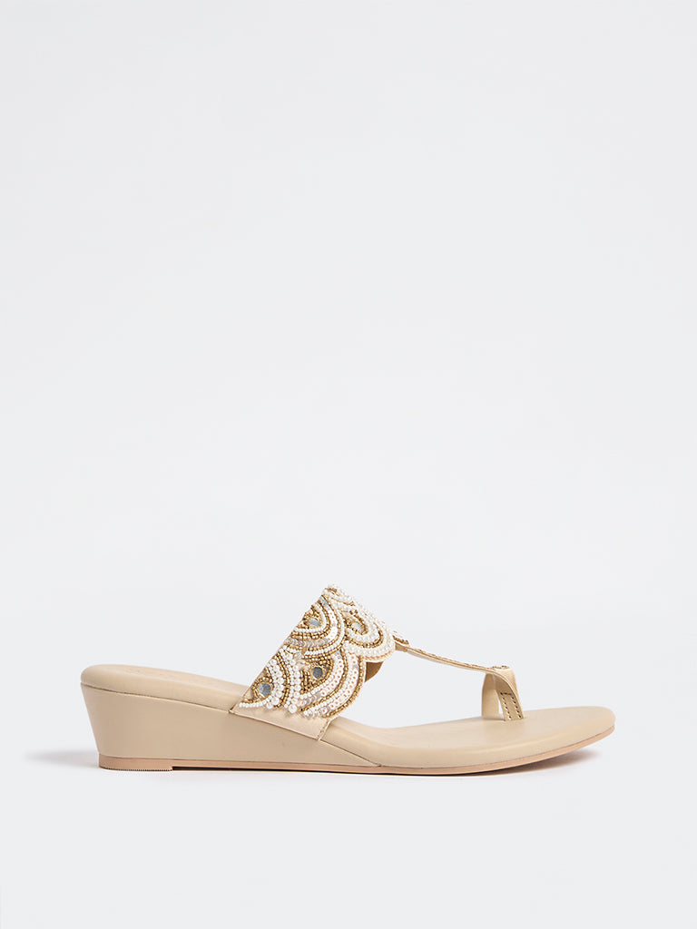 LUNA BLU Beige Embellished Kolhapuri Sandals