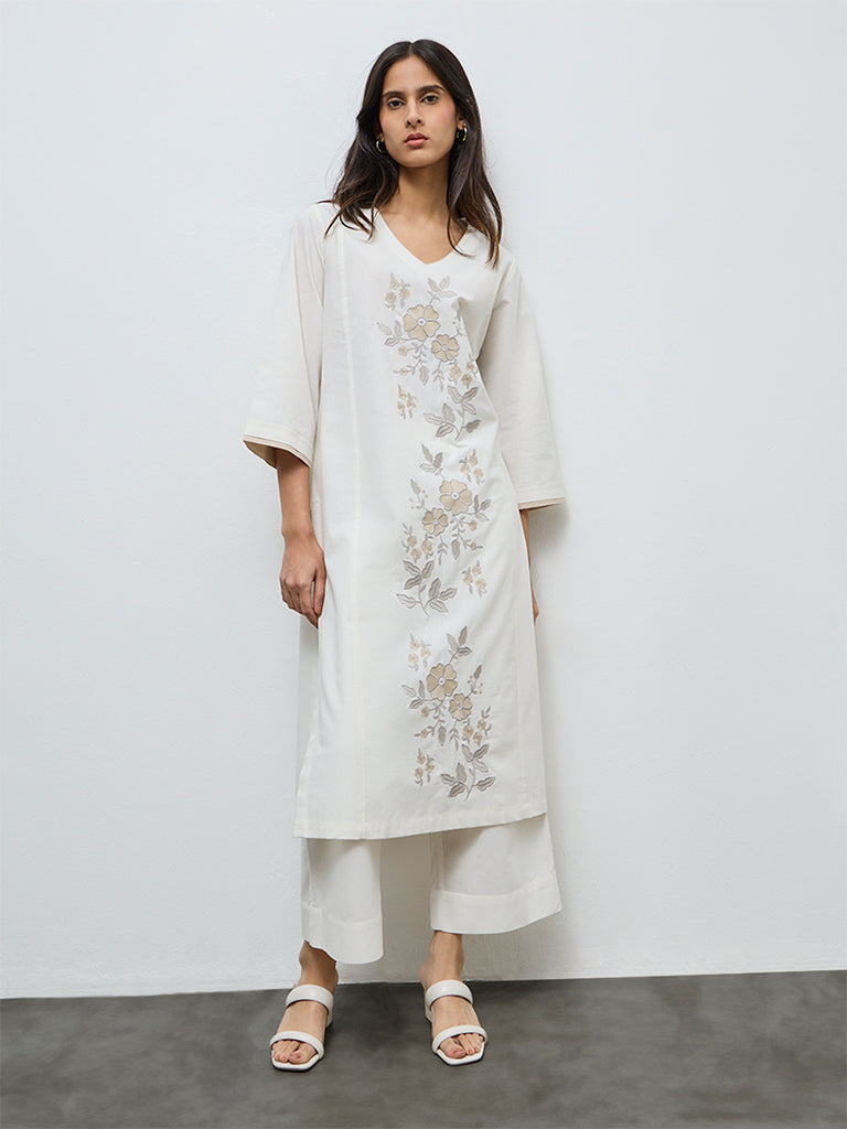 Zuba Off-White Floral Embroidered Cotton-Blend A-Line Kurta