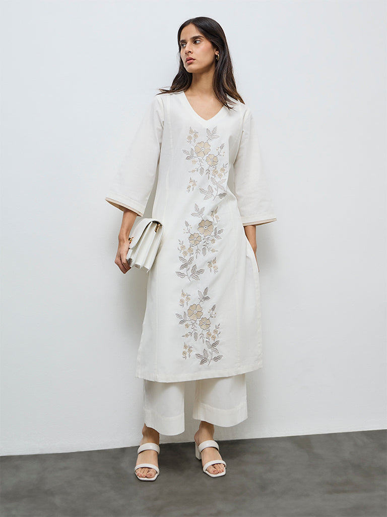 Zuba Off-White Floral Embroidered Cotton-Blend A-Line Kurta
