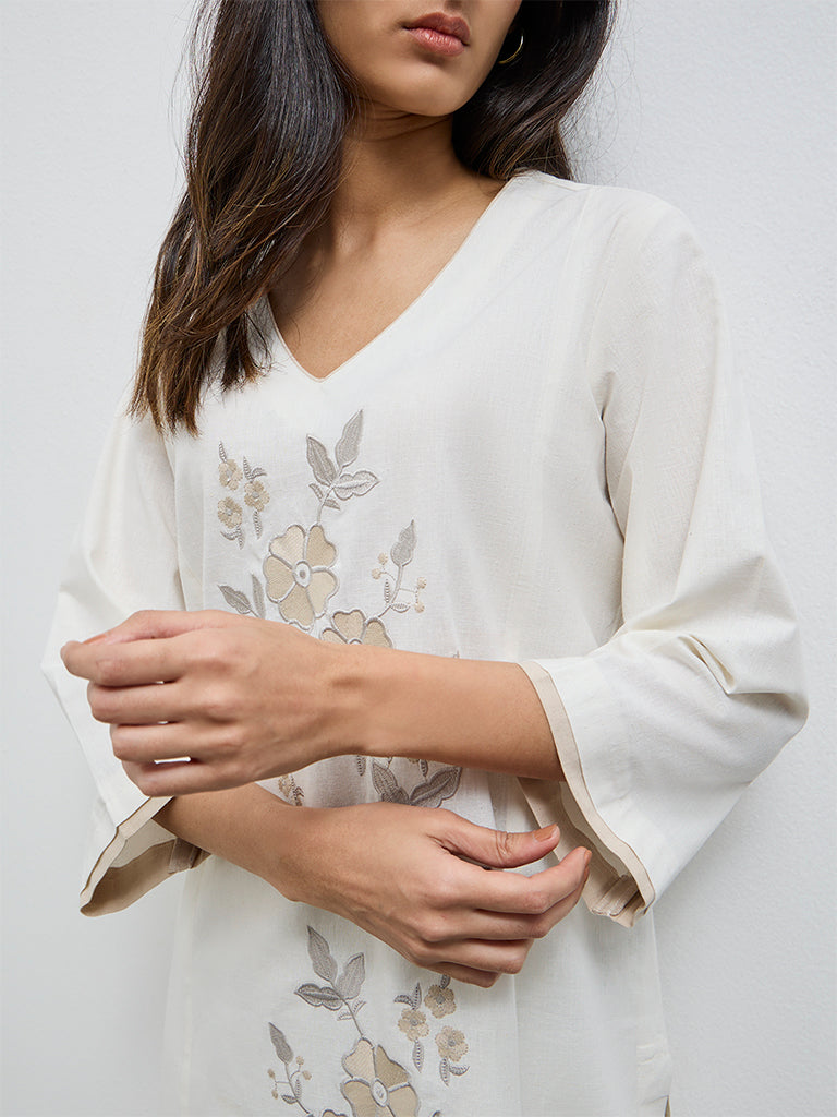 Zuba Off-White Floral Embroidered Cotton-Blend A-Line Kurta