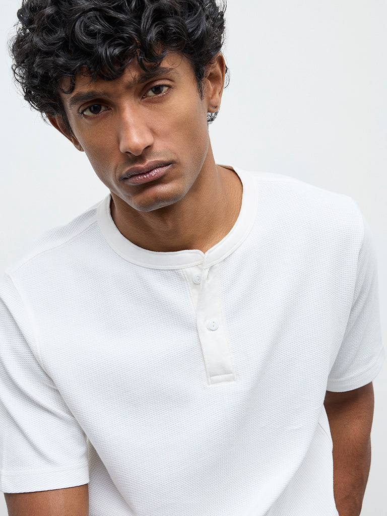 WES Casuals White Textured Relaxed Fit Cotton-Blend T-Shirt