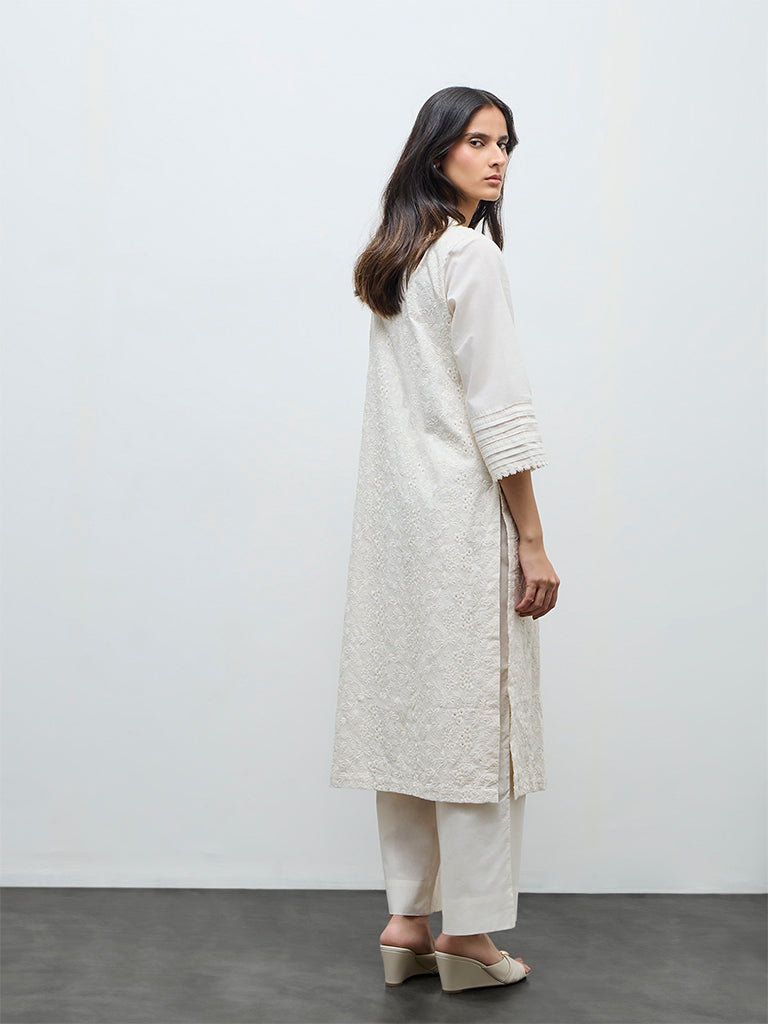 Zuba White Floral Embroidered A-Line Cotton Kurta