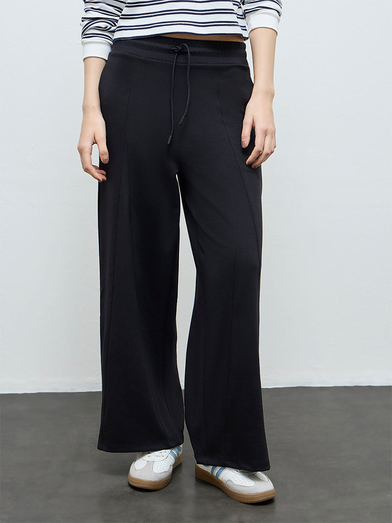 Nuoflexx Black Solid High-Rise Track Pants
