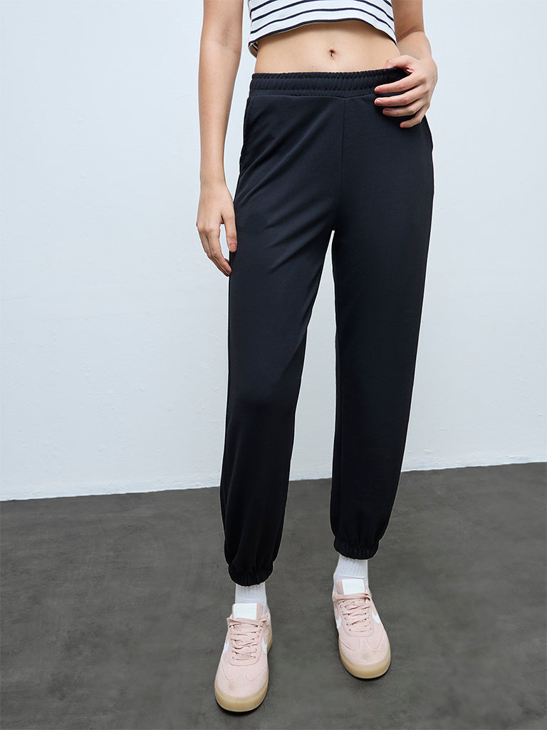 Nuoflexx Black Solid High-Rise Joggers