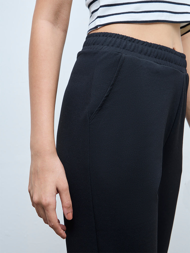 Nuoflexx Black Solid High-Rise Joggers