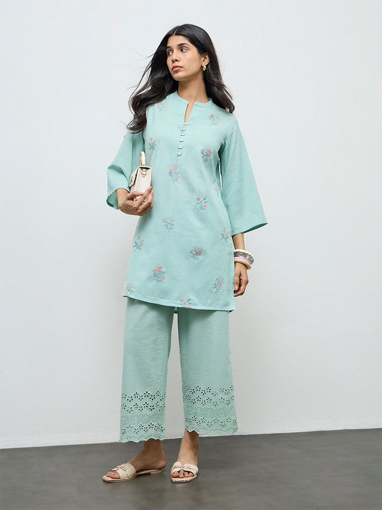 Utsa Aqua Floral Embroidered Cotton-Blend Straight Kurta