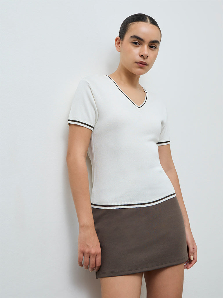 Nuoflexx Off-White Contrast-Detail Cotton Top