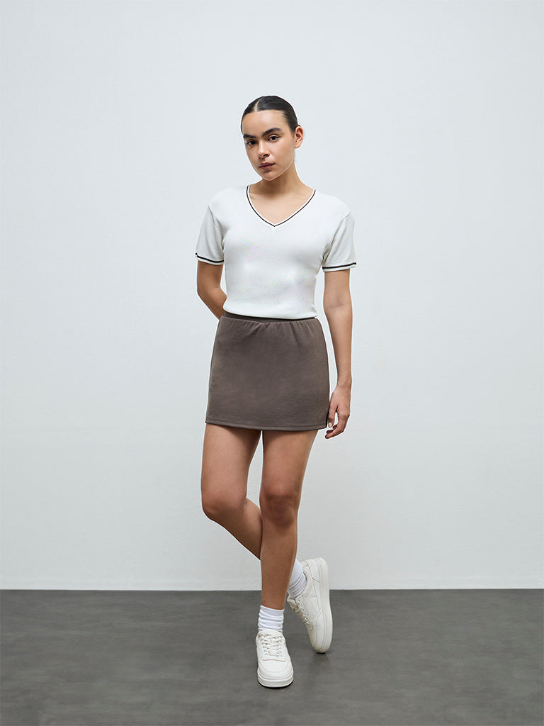Nuoflexx Off-White Contrast-Detail Cotton Top