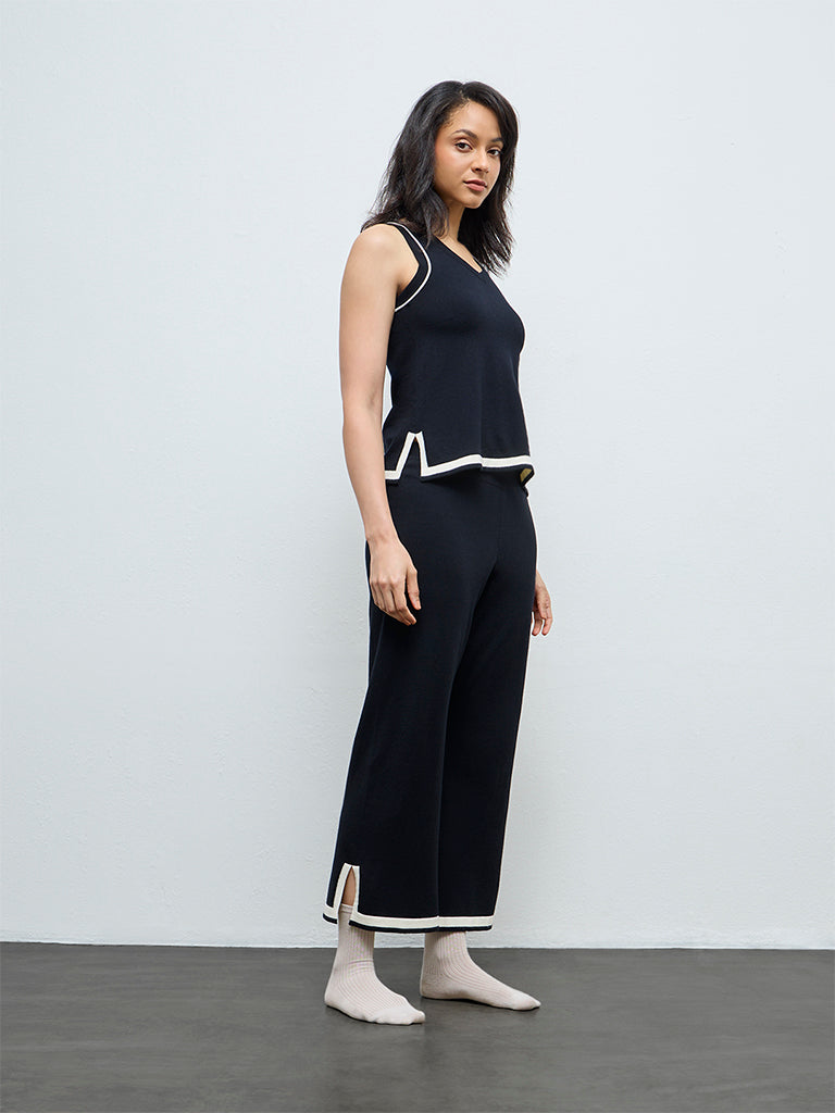Wunderlove Black Contrast-Detail Top