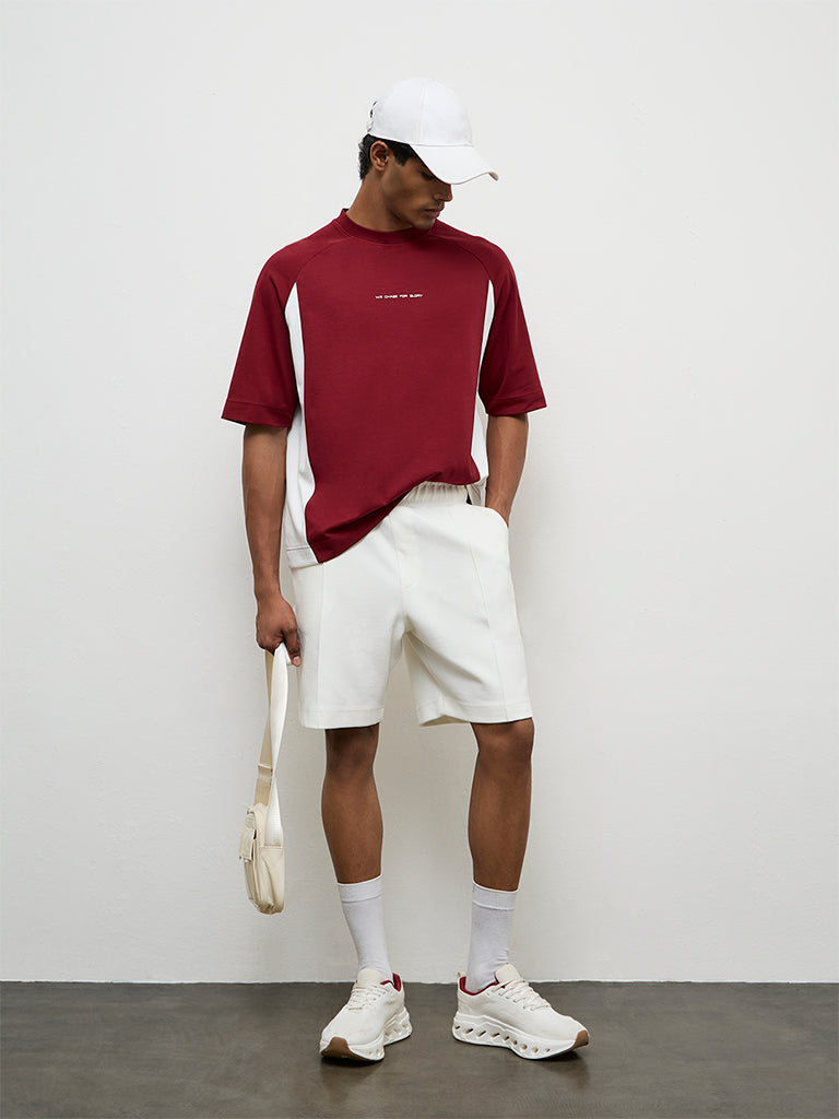 Nuoflexx Red Stripe-Design Relaxed Fit T-Shirt