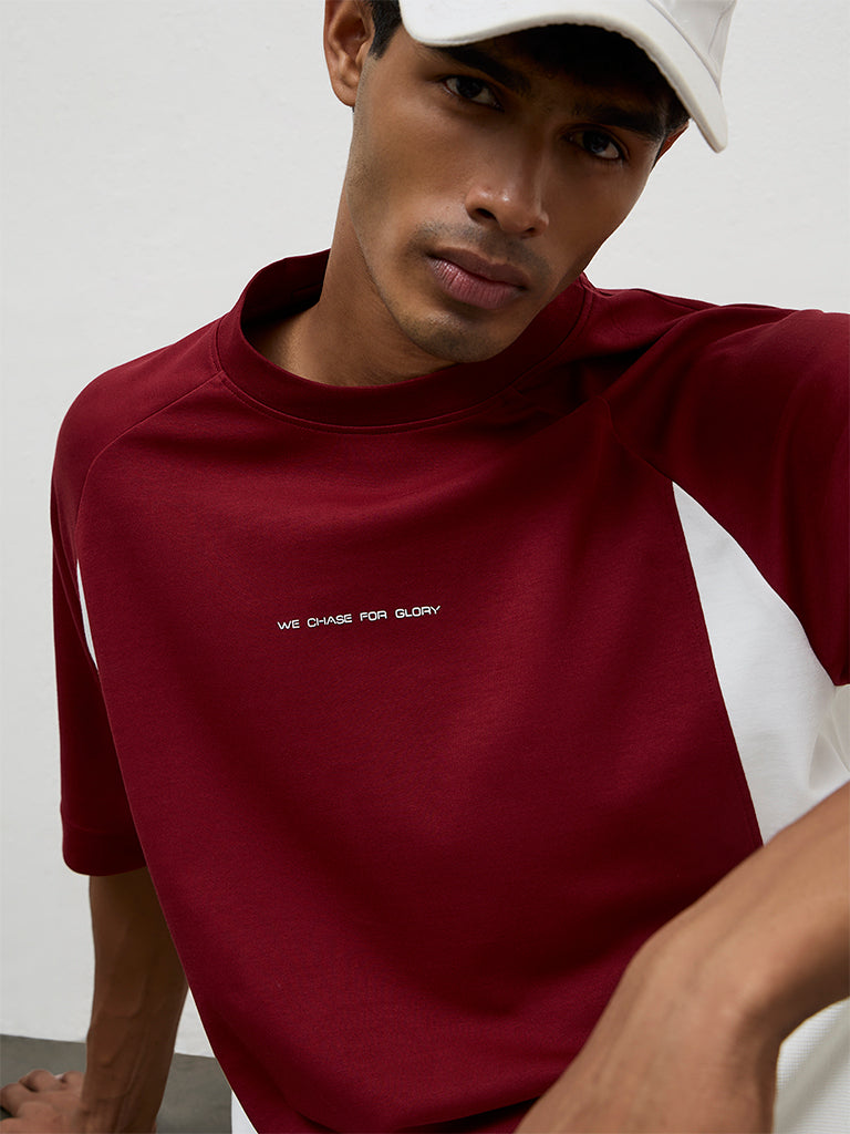 Nuoflexx Red Stripe-Design Relaxed Fit T-Shirt