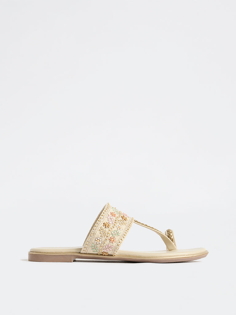 LUNA BLU Ivory Floral Embroidered Kolhapuri Sandals