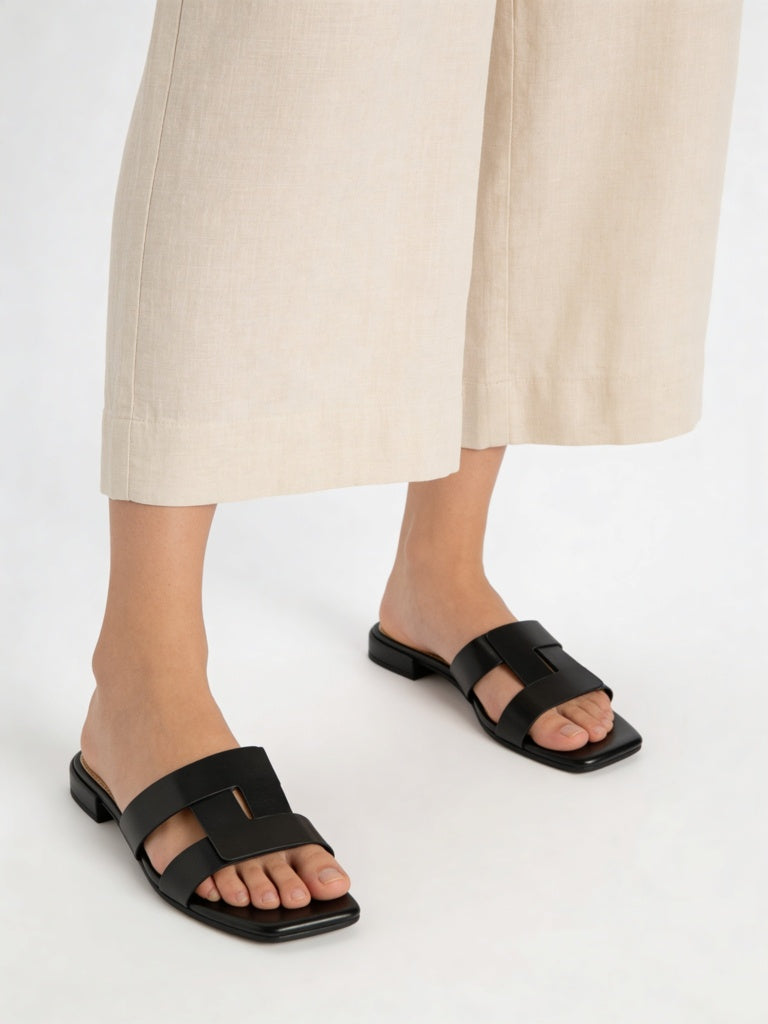 LUNA BLU Black Lock-Pattern Sandals