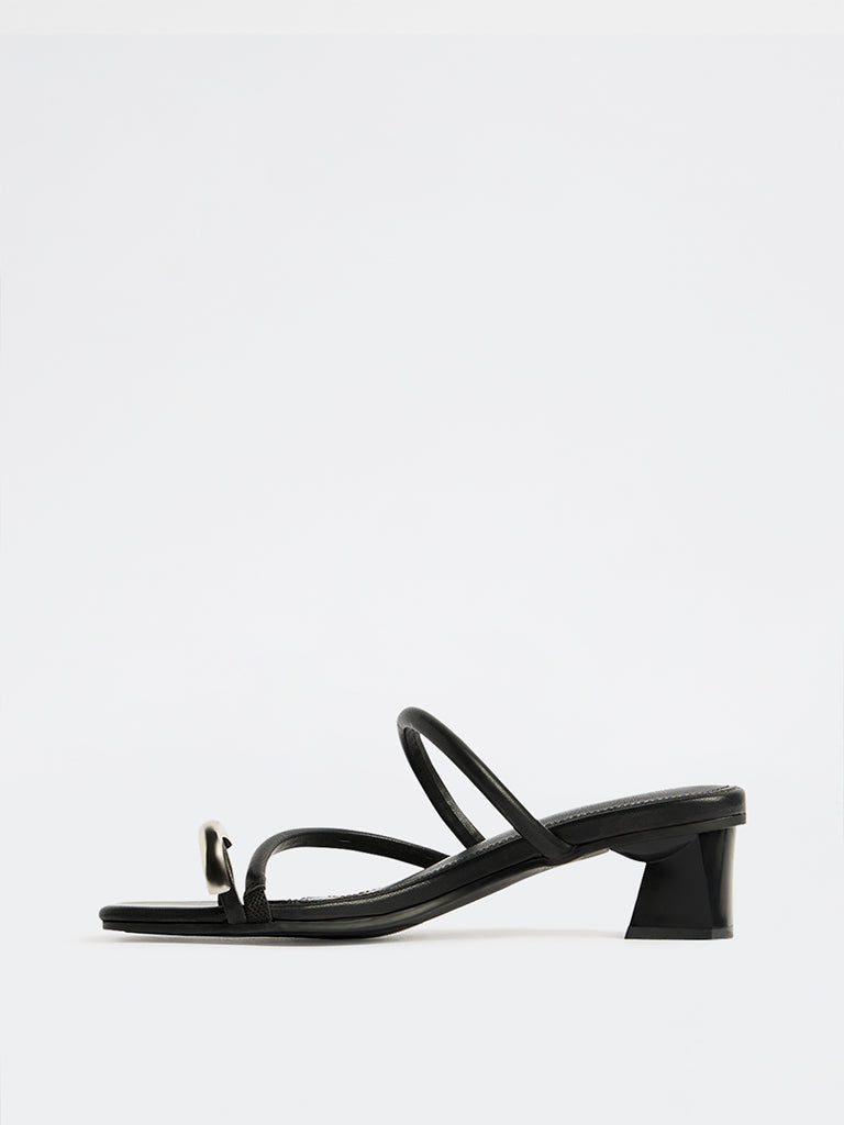 LUNA BLU Black Toe-Ring Detail Block-Heel Sandals