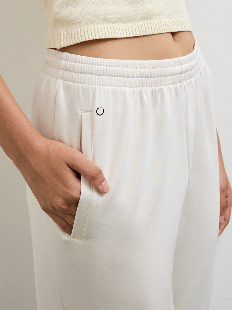 Nuoflexx Off-White Solid High-Rise Joggers