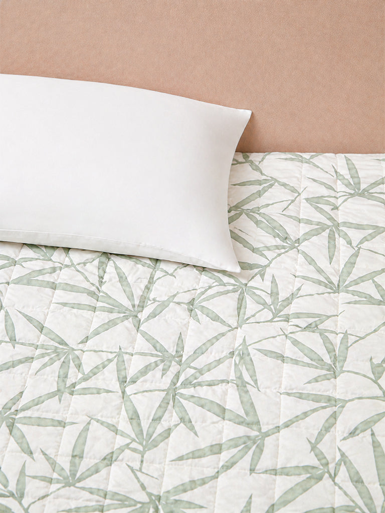 Westside Home Green Bamboo Leaf Reversible Queen Bed Comforter