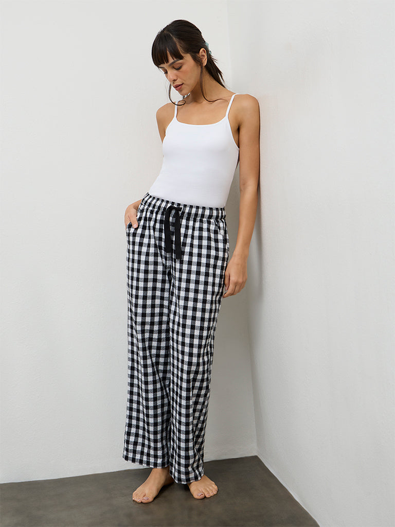 Superstar White Solid Camisole