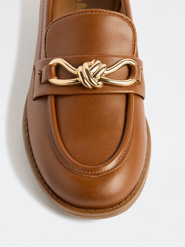 LUNA BLU Tan Metal-Detail Loafers