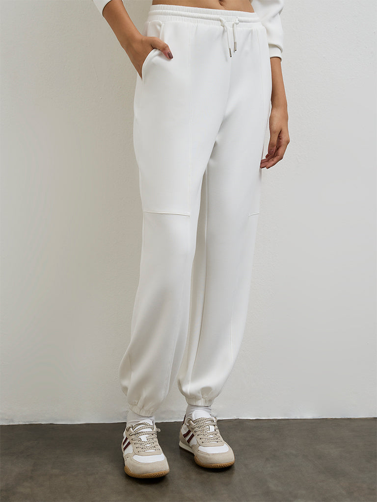 Nuoflexx White Solid High-Rise Joggers