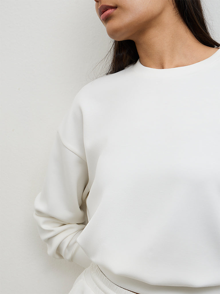 Nuoflexx White Solid Cropped Sweatshirt