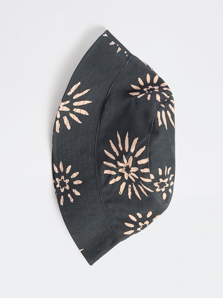 Wunderlove  Black Printed Bucket Hat