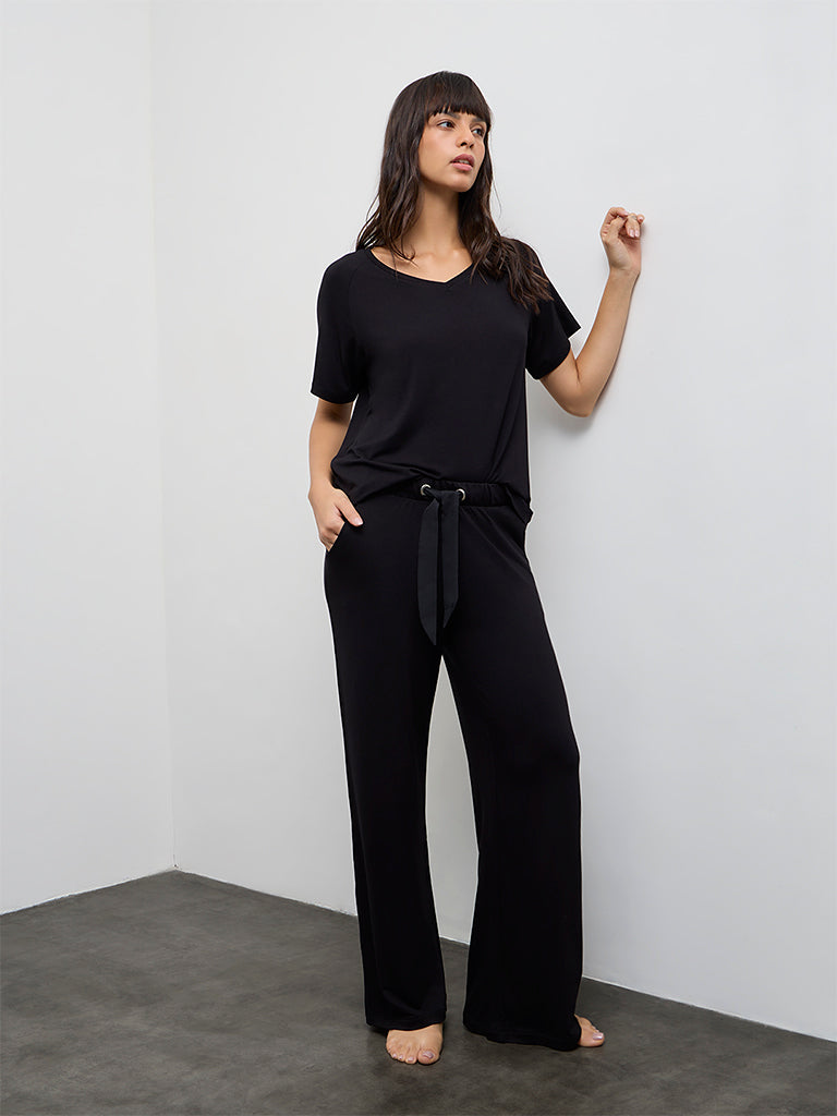 Wunderlove Black Solid T-Shirt