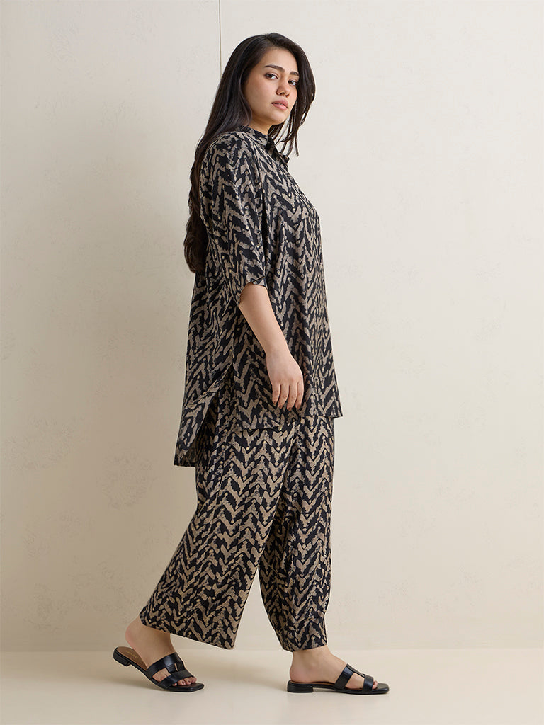 Diza Black Chevron Printed Pants