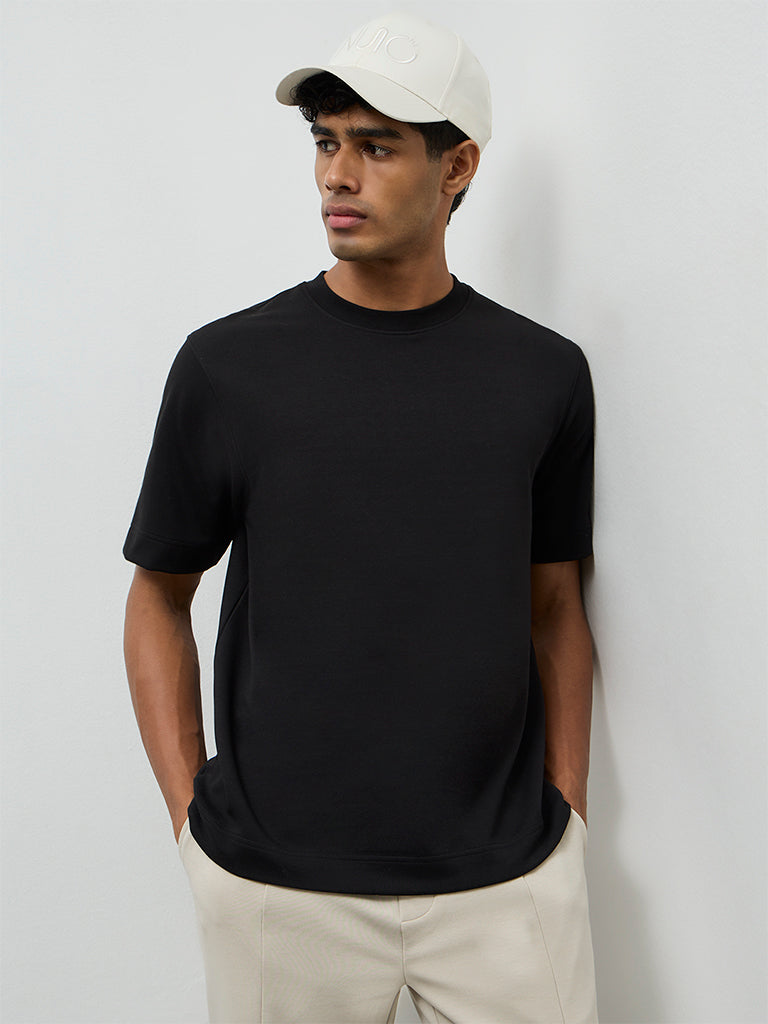 Nuoflexx Black Relaxed-Fit T-Shirt
