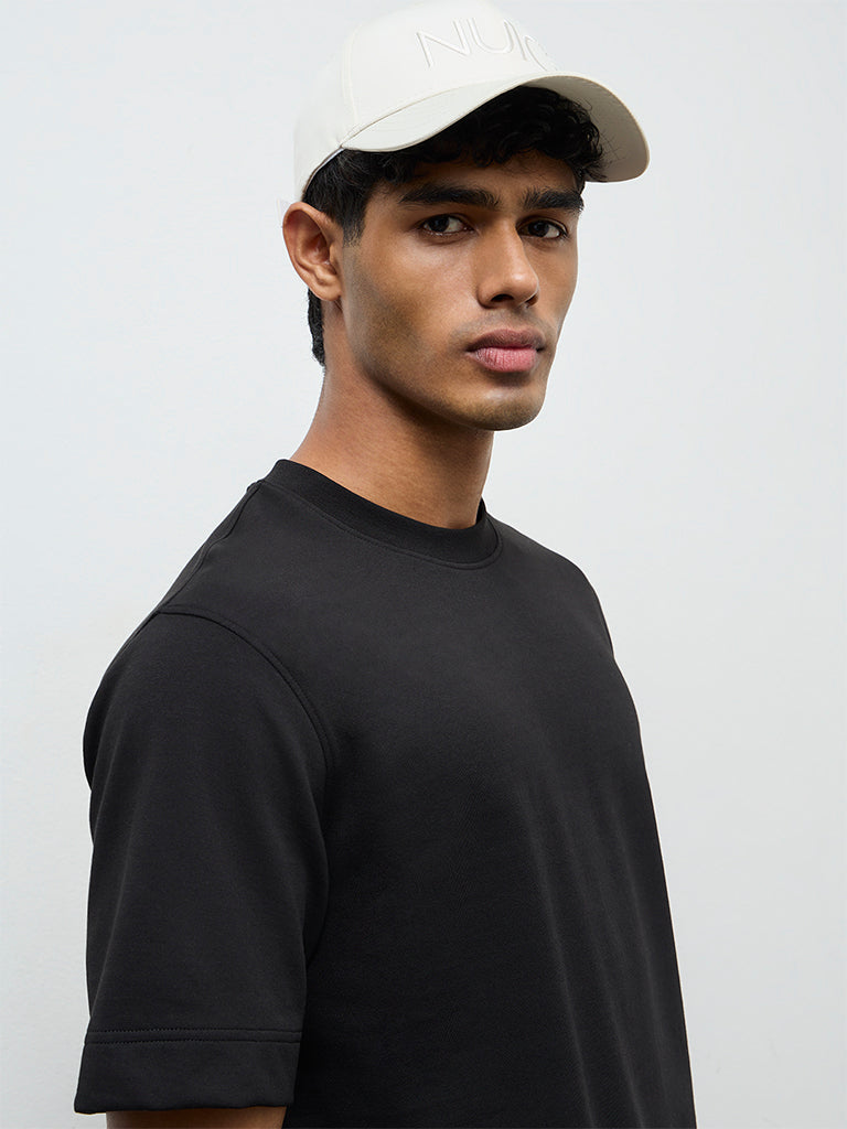 Nuoflexx Black Relaxed-Fit T-Shirt