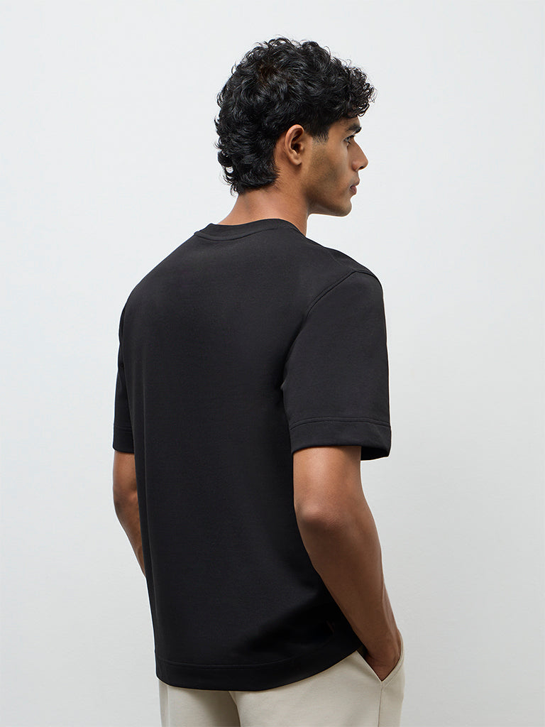 Nuoflexx Black Relaxed-Fit T-Shirt