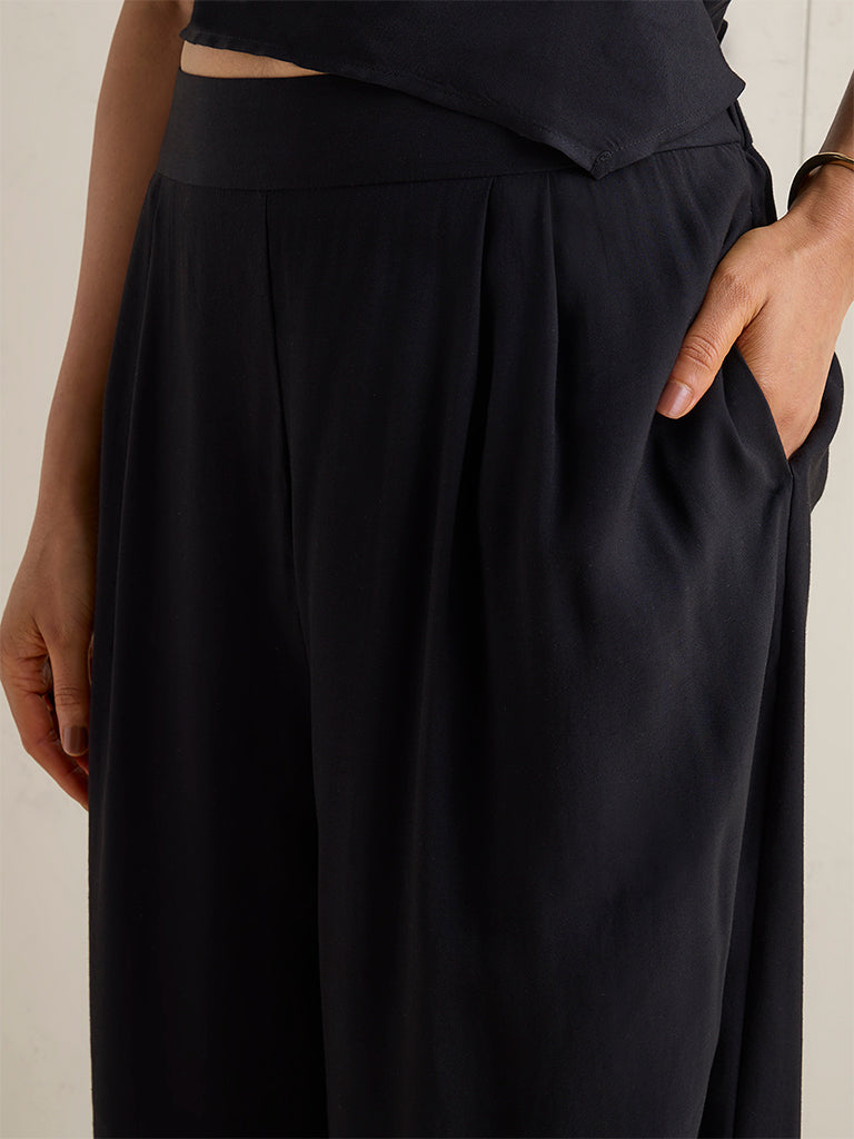 Wardrobe Black Solid High-Rise Trousers
