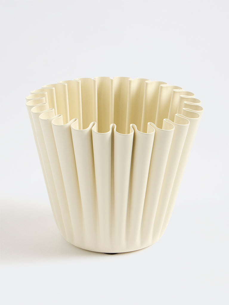 Westside Home Ivory Scalloped Metal Pot