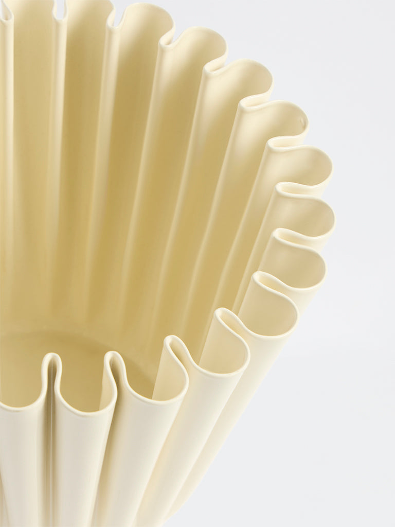 Westside Home Ivory Scalloped Metal Pot