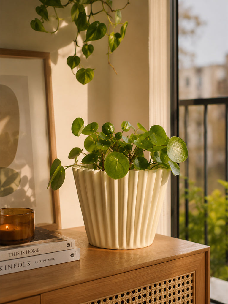Westside Home Ivory Scalloped Metal Pot