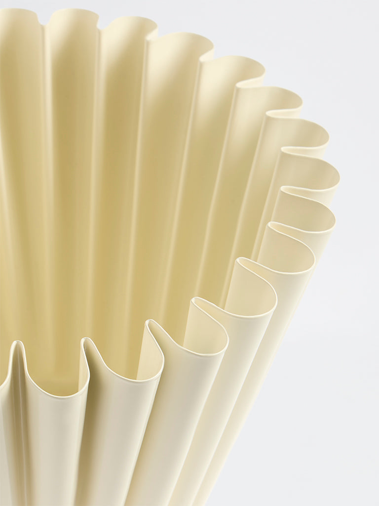 Westside Home Ivory Scalloped Metal Pot