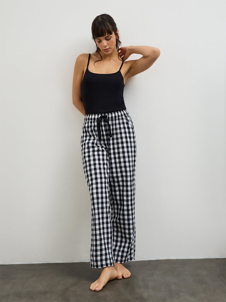 Wunderlove Black Solid Cotton-Blend Camisole