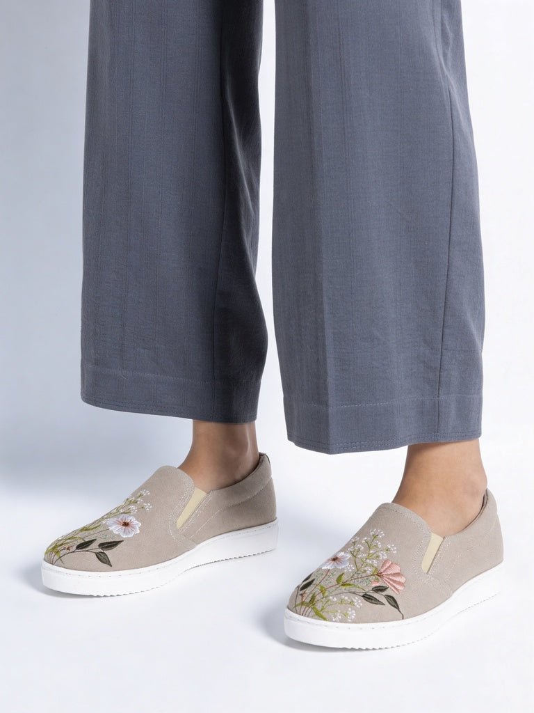 LUNA BLU Peach Floral Embroidered Slip On Loafers